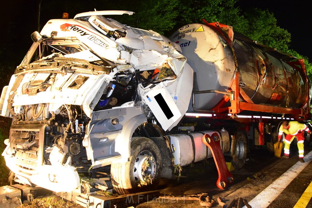 VU Gefahrgut LKW umgestuerzt A 4 Rich Koeln Hoehe AS Gummersbach P764.JPG - Miklos Laubert